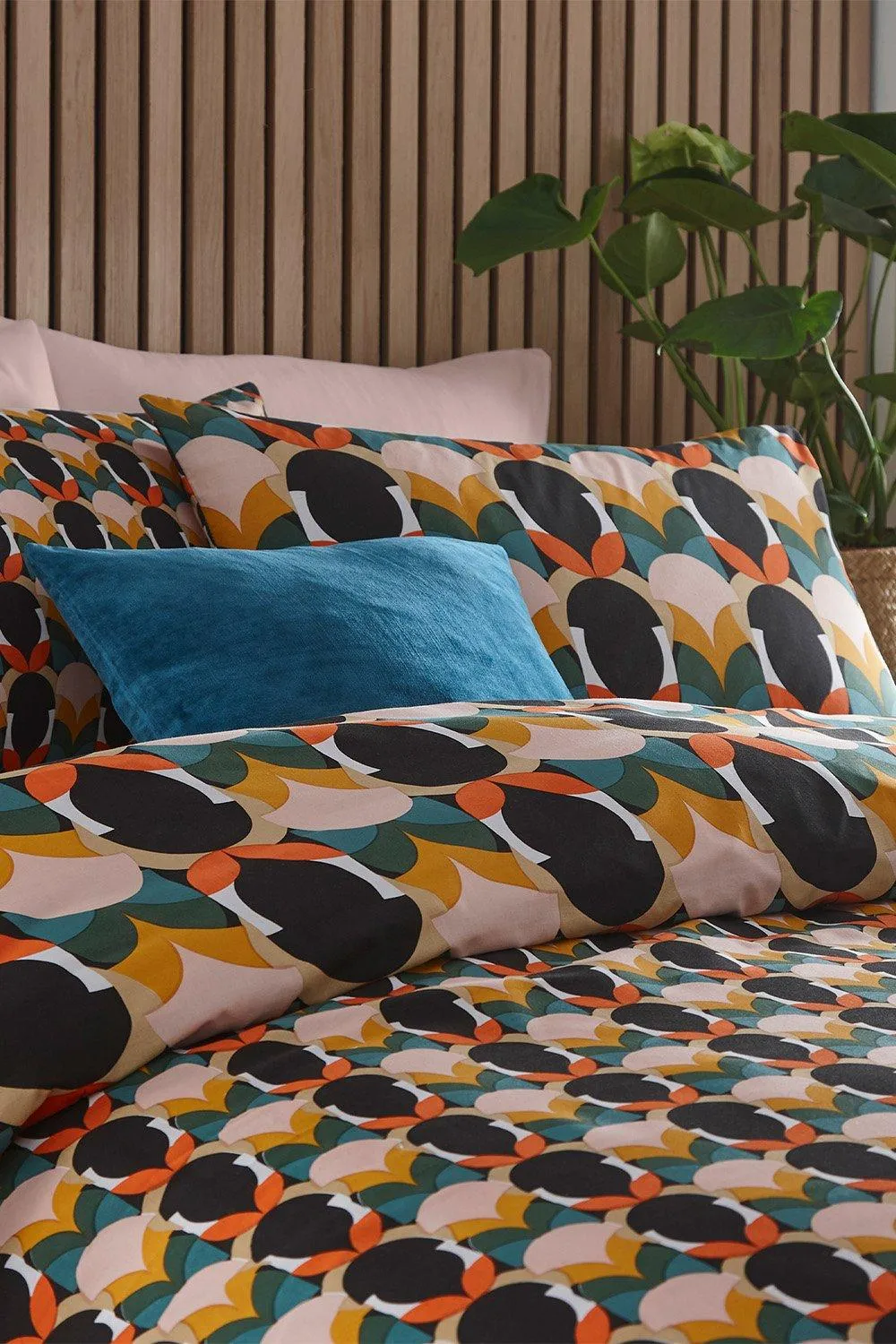 Bedding | Raeya Art Deco Reversible Duvet Cover Set | Furn