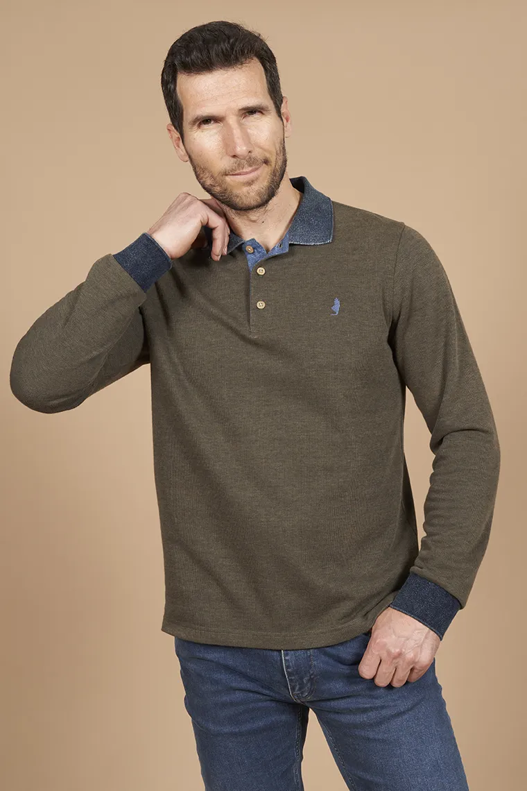 Polo shirt with contrasted collar